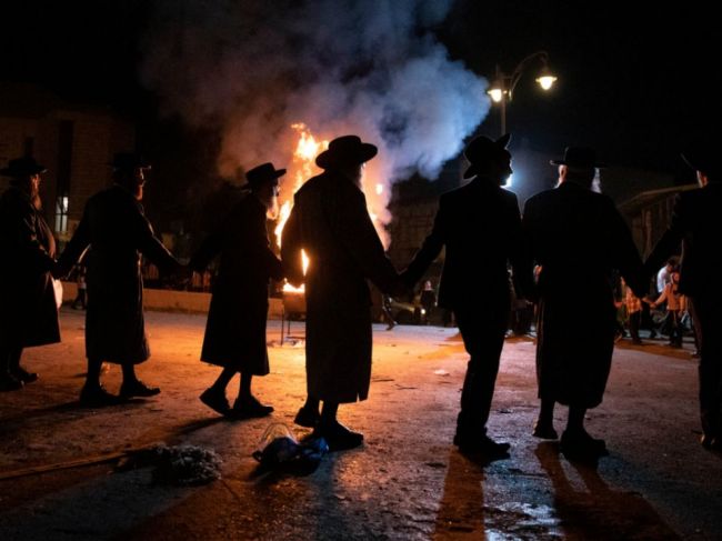 Tisíce židovských pútnikov prišli na najväčšie zhromaždenie v ére covidu