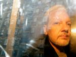 WikiLeaks: Väznenie Juliana Assangea poškodzuje slobodu tlače v Británii