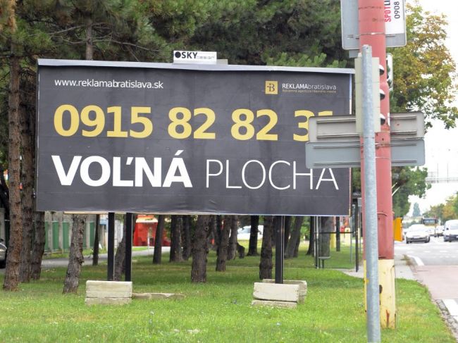 Reklamné stavby sa budú po novom povoľovať len na dobu určitú