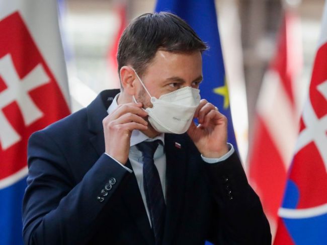 Premiér: Som rád, že minister očkovanie mladých zastavil, bola to chyba