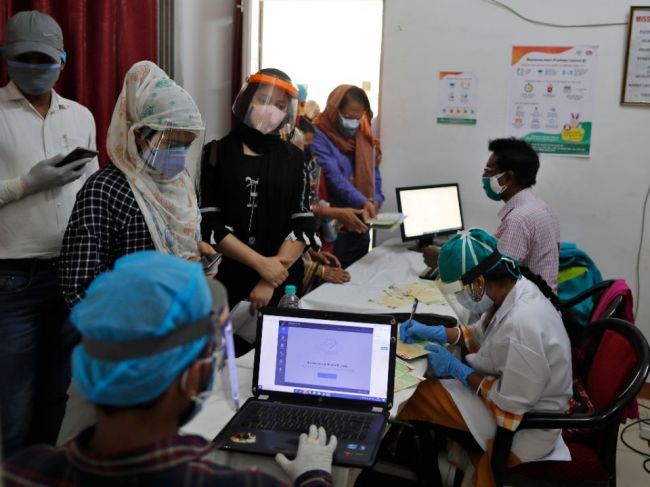 India zaznamenala ďalších vyše 390.000 prípadov nákazy