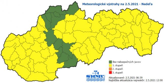 SHMÚ: V nedeľu treba rátať so silným vetrom aj búrkami