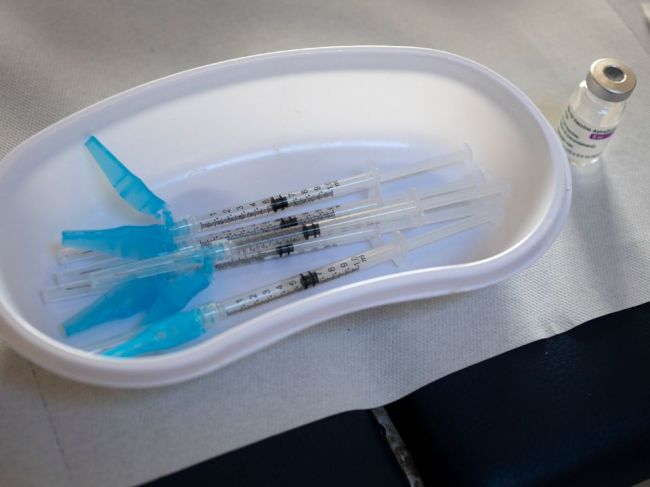 Druhú dávku vakcíny proti COVID-19 dostalo v SR viac ako pol milióna ľudí