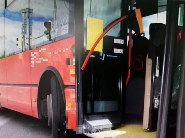 Autobus zrazil chodkyňu, utrpela ťažké zranenia