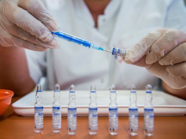 Od utorka sa môžu registrovať na očkovanie aj zahraniční Maďari