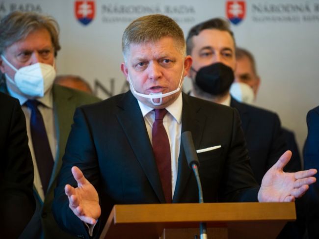 Fico: Premiér nie je spôsobilý na funkciu, Kolíkovú sme navrhli odvolať