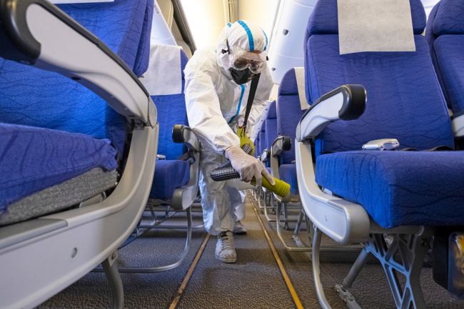 Reštaurácie verzus lietadlá: Vedci zmerali, kde sa držia nebezpečné aerosólové častice