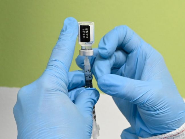 Dostupnejšia vakcína od Pfizeru: Minister zdravotníctva avizoval viaceré zmeny