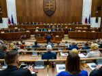 Predstaviteľom bývalého komunistického režimu by sa mohli znížiť dôchodky