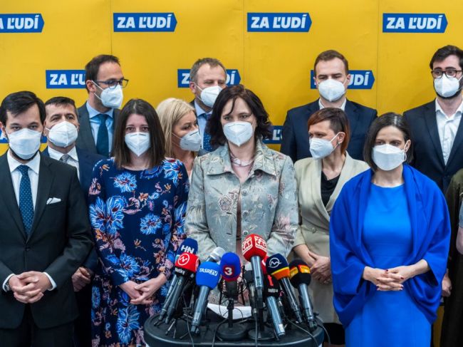 Za ľudí plne podporuje Máriu Kolíkovú, tá sa má v nedeľu stretnúť s premiérom