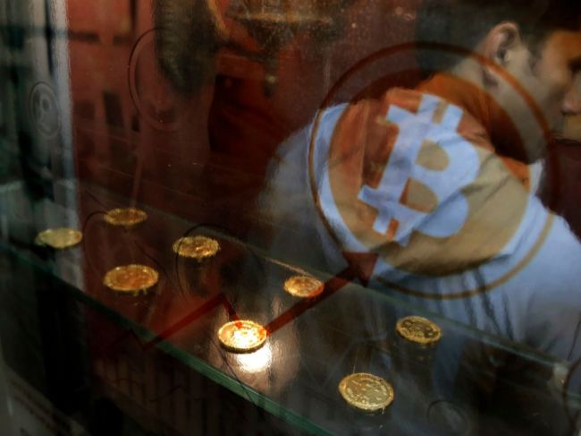Podvodníci lákajú seniorov aj na bitcoiny či dedičstvo v zahraničí