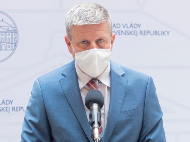 Slovensko začne očkovať Sputnikom, Lengvarský oznámil dátum