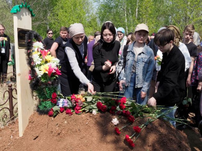 V Tatársku sa konali pohreby obetí streľby, vo vážnom stave je päť detí