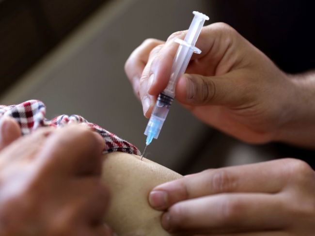 Nórsko oficiálne vyradilo vakcínu od AstraZenecy z programu očkovania