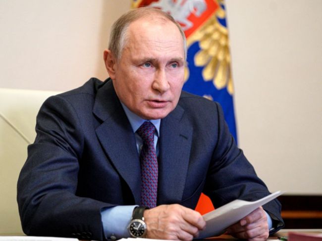 Na Ukrajine prebiehajú politické čistky, hovorí Putin
