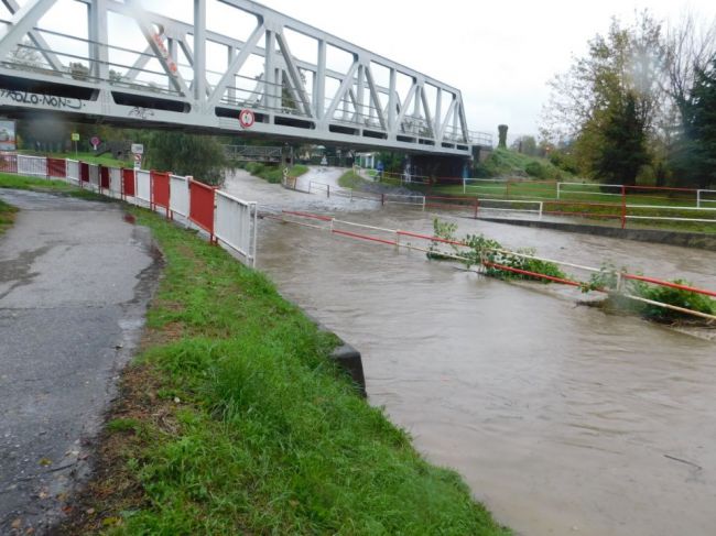 SHMÚ varuje pred dažďom i rizikom povodní, miestami môže spadnúť 45 mm zrážok