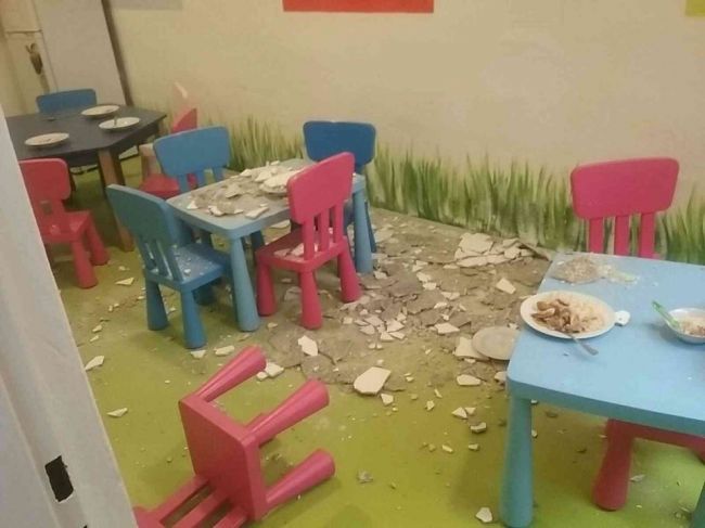 Hasiči zasahujú v bratislavskej škôlke