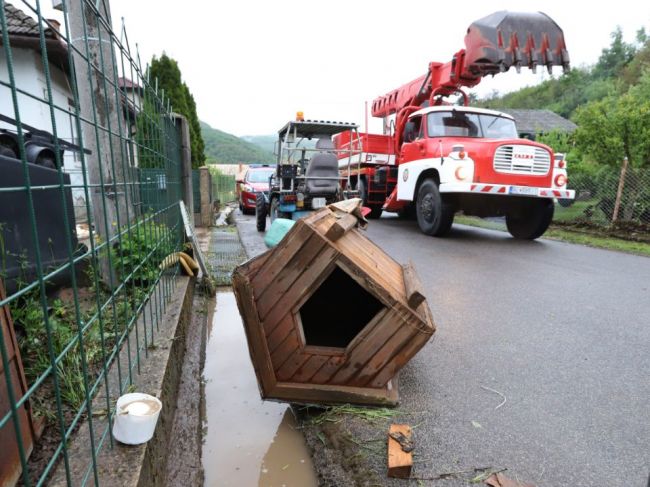 Hasiči pre nepriaznivú situáciu zasahovali do utorkového rána 203-krát