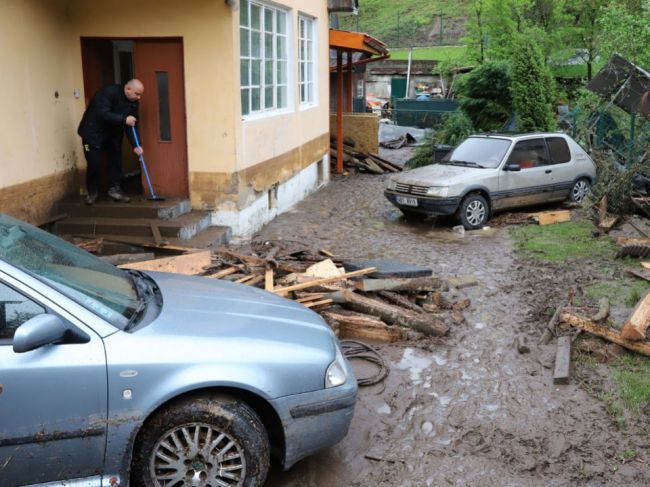 V Rudne nad Hronom pomáha s odstraňovaním škôd aj 25 vojakov