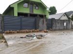 ÚVZ: Pri záplavách je lepšie na konzumáciu či umývanie uprednostniť balenú vodu