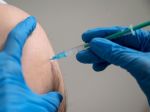 Ministerstvo zdravotníctva zrušilo vekovú hranicu pre vakcíny od Pfizeru a Moderny