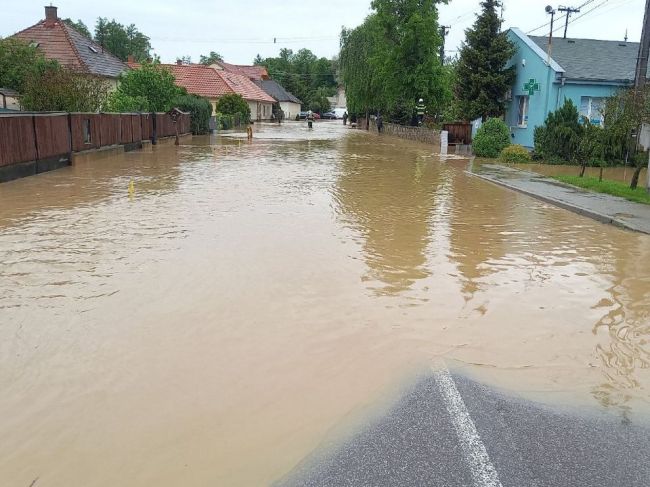 Ako sa postarať o domácnosť po povodni? Treba vetrať aj dezinfikovať, radia hygienici