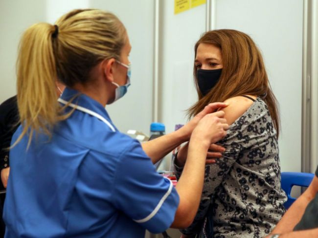 V Bratislavskom kraji čaká na očkovanie vyše 150.000 ľudí
