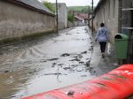 ÚVZ odporúča nejesť potraviny zaplavené vodou, kalom a bahnom