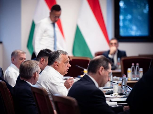 Orbán: Všetci členovia maďarskej vlády sú už zaočkovaní