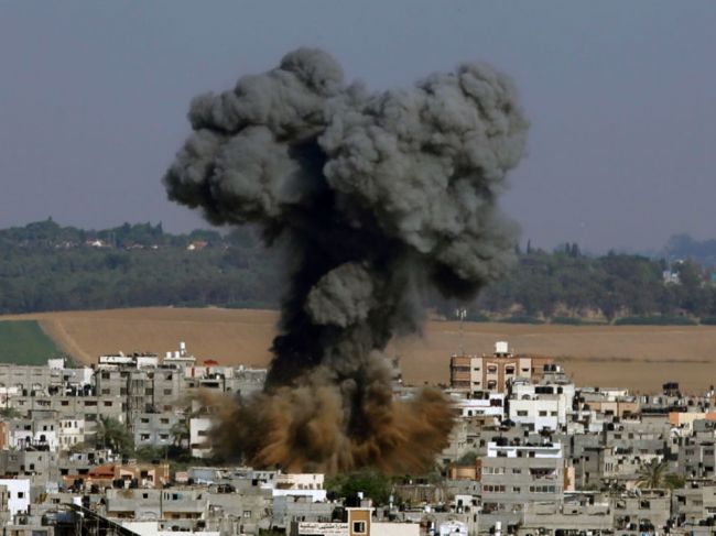 Izrael zaútočil na Gazu ďalšími náletmi, o život prišiel najmenej jeden Palestínčan