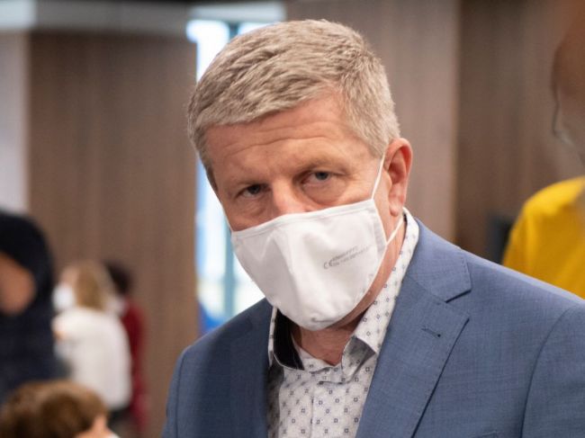 Ministerstvo zdravotníctva rokuje o Sputniku, SNS žiada vysvetliť postup