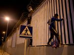 Španielsko pre hromadný príchod migrantov obvinilo Maroko z agresie a vydierania