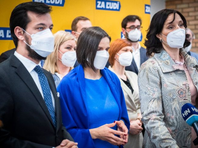 Viacerí členovia Za ľudí chcú voliť nového predsedu strany