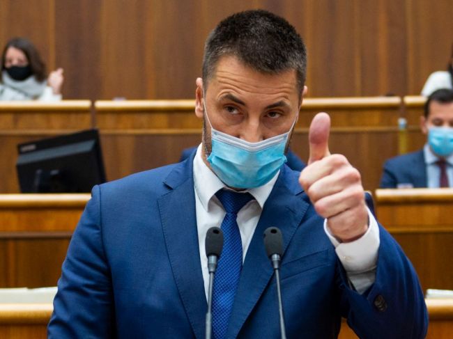 Viskupič chce k rozpočtu nové dáta, podľa Richtera novelu netreba