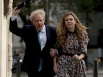 Premiér Johnson a Carrie Symondsová plánujú svadbu na 30. júla 2022