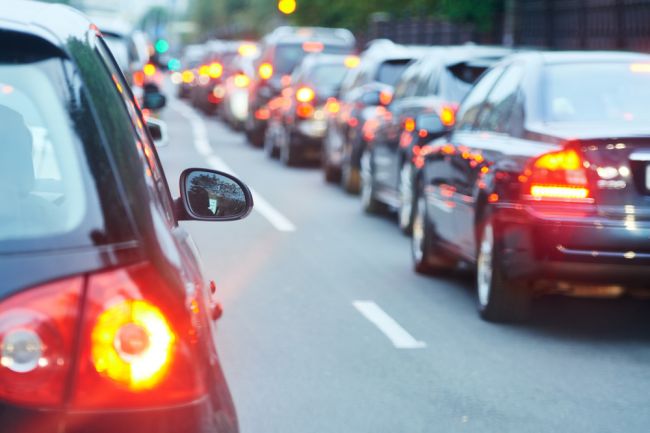Vodiči sa v Bratislave zdržia na viacerých úsekoch, v Čunove je uzávera