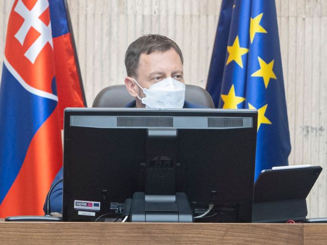 Úrad vlády zverejnil, kto radí premiérovi Hegerovi