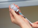 Moderna uviedla, že jej vakcína proti covidu je "vysoko účinná" u dospievajúcich