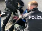 Útočník v Bratislave napadol ženu, na mieste zasahovali policajti