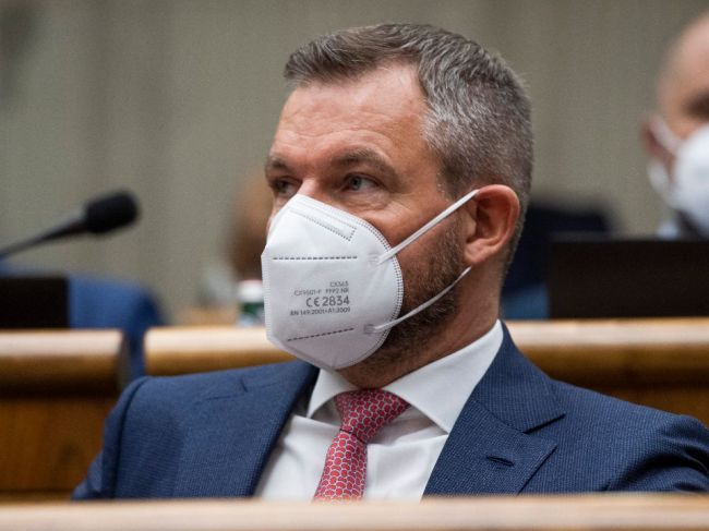 Heger mal ovplyvňovať vyšetrovanie káuz, Pellegrini požaduje mimoriadnu schôdzu