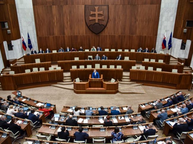 Novelu štátneho rozpočtu posunulo plénum do druhého čítania
