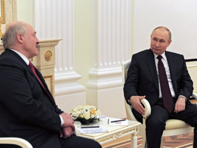 Putin a Lukašenko: Reakcia na incident s lietadlom je spôsobená návalom emócií