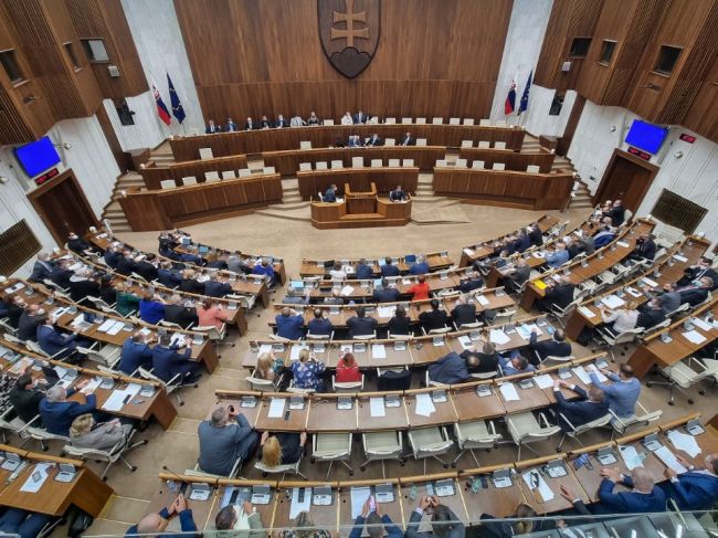 Koalícia navrhuje posilniť právomoci generálneho tajomníka služobného úradu