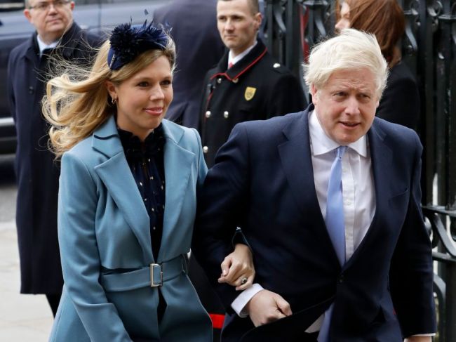 Premiér Johnson mal "tajnú" svadbu vo Westminsterskej katedrále