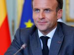 Macron dostal prvú dávku vakcíny proti COVID-19, Francúzov vyzval na očkovanie