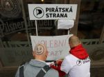 Prieskum: Voľby by v ČR vyhrala koalícia Pirátov a hnutia STAN