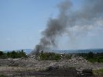 Na skládke, kde vo štvrtok horelo, vykonali hĺbkovú envirokontrolu