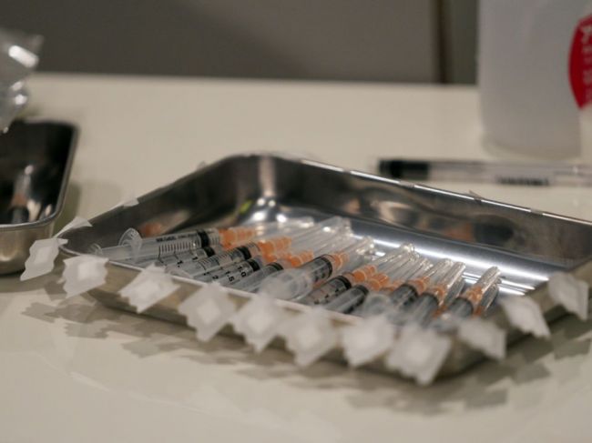 Pridelili vám na druhé kolo očkovania inú vakcínu? NCZI vysvetľuje, čo treba urobiť
