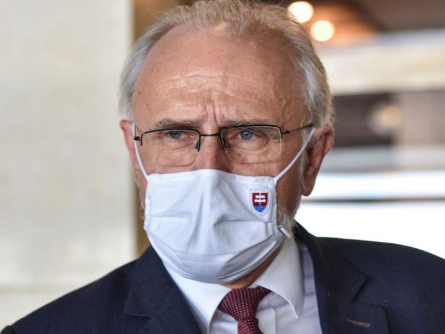 Lesníci žiadajú Mičovského, aby stiahol demisiu, posielajú aj list prezidentke