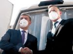 Video: Szijjártó odovzdal Babišovi vakcíny, ktoré zapožičalo Maďarsko